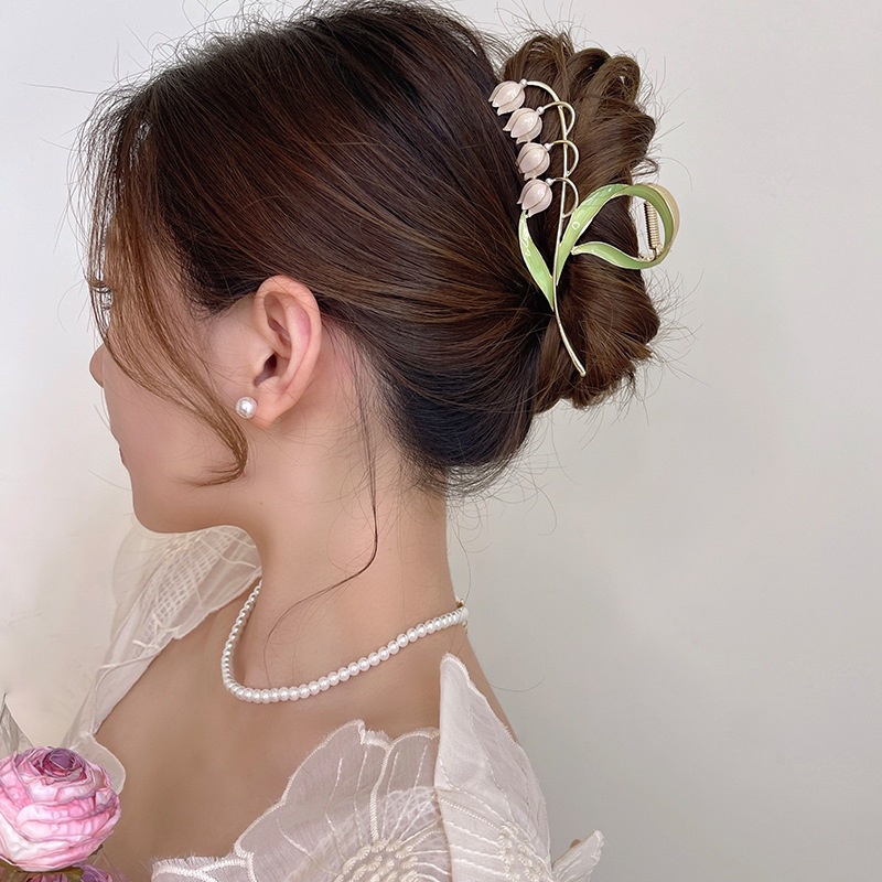 Kẹp Tóc Hình Cá Mập Tráng Men Đính Chuông Hoa Lan Cho Nữ