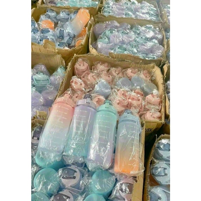 Bình nước 2 lít tặng kèm sticker