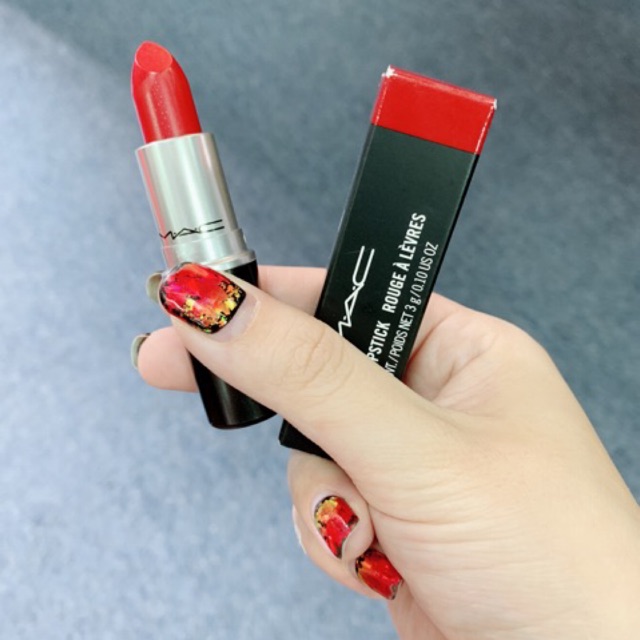 Son MAC matte: Ruby Woo - Russian Red