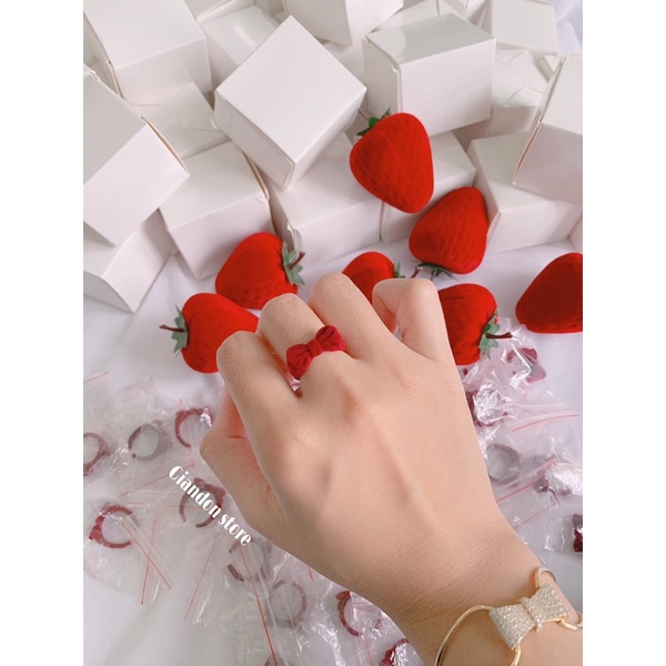 Hộp dâu nhung kèm nhẫn nơ cho bạn gái cực xinh xắn