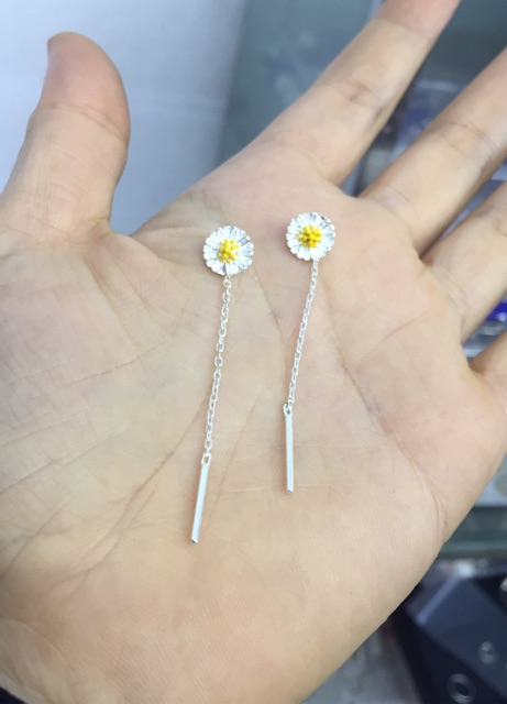 Khuyên tai hoa mai trắng nhị vàng siêu yêu bạc ta cúc hoạ mi