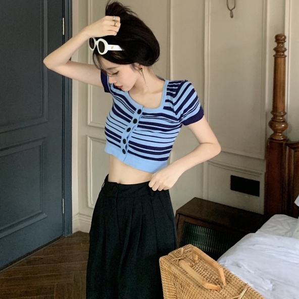 【ZHELIHANGFEI】Áo Thun Cardigan Dệt Kim Tay Ngắn Cổ Vuông Lưng Cao Kẻ Sọc Cá Tính