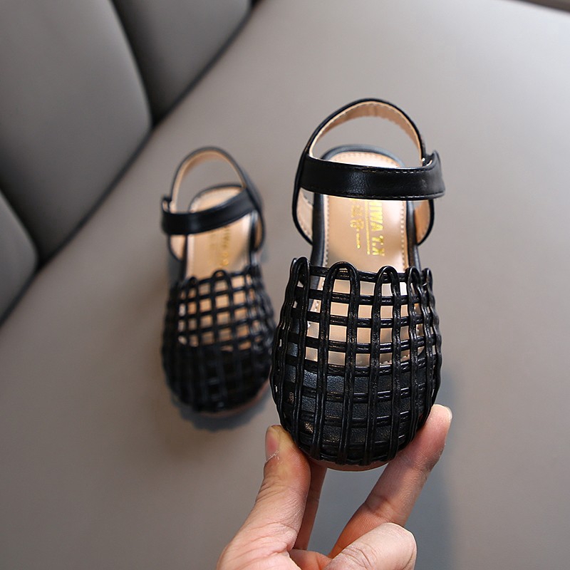 Giày da đế mềm quai dán thiết kế đục lỗ thoáng khí thời trang đi biển cho bé 2-8 tuổi