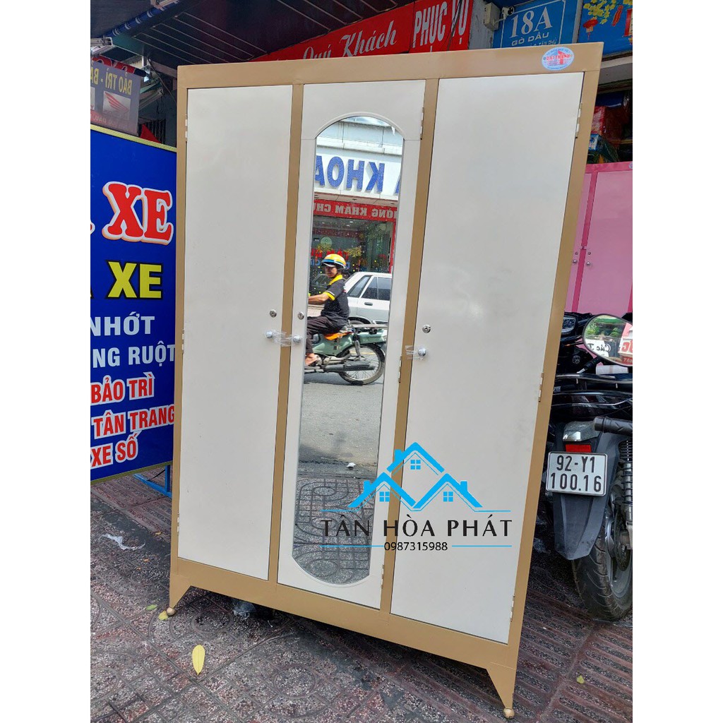 Tủ sắt quần áo 3 cánh 1m2x1m8 màu kem Nội Thất Tân Hòa Phát