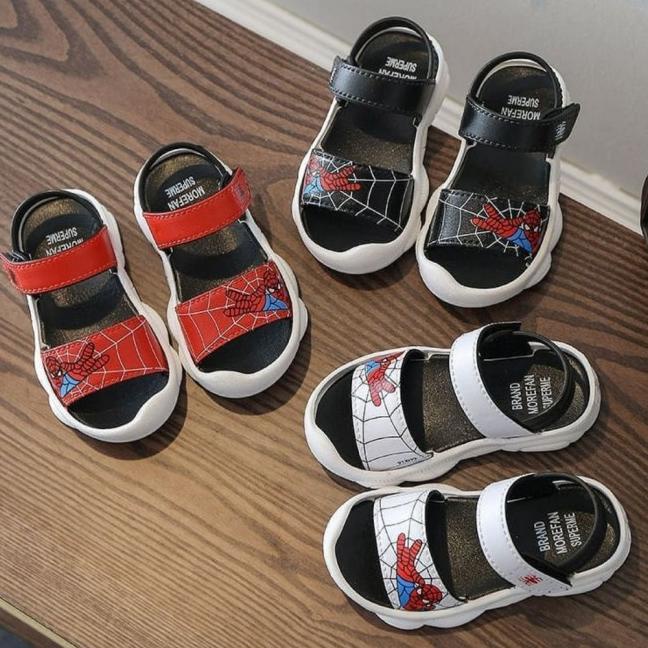 CROCS Giày Sandals Họa Tiết Siêu Anh Hùng Marvel Người Nhện Cá Tính