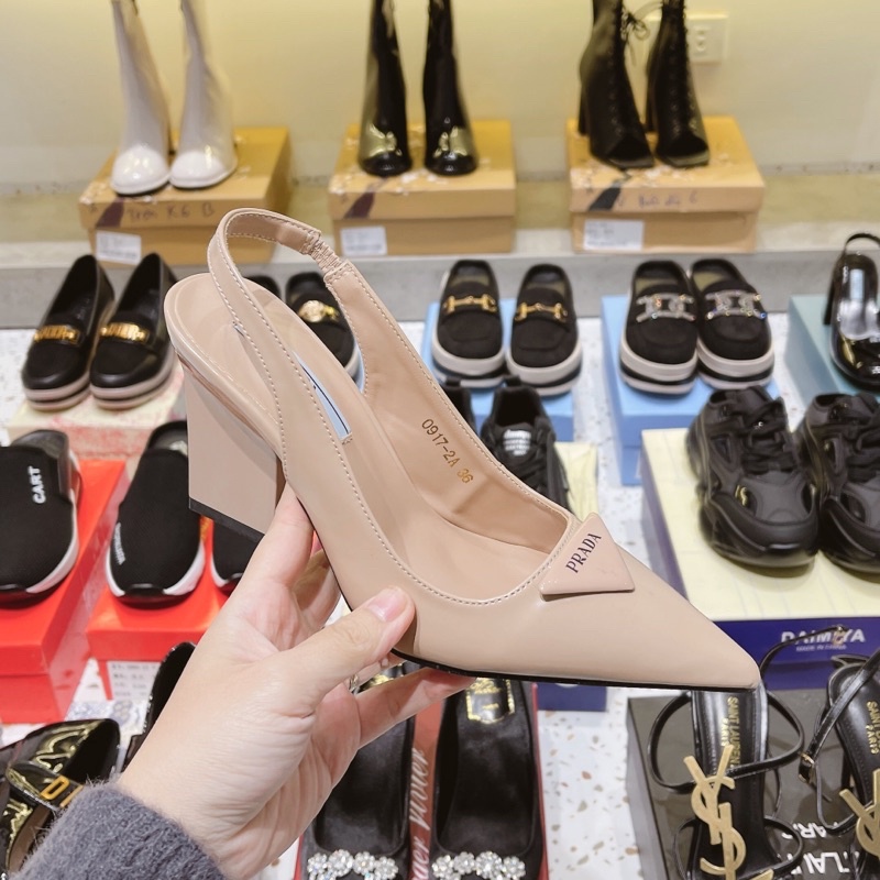 Giày cao gót vát Prada mũi nhọn tác gót