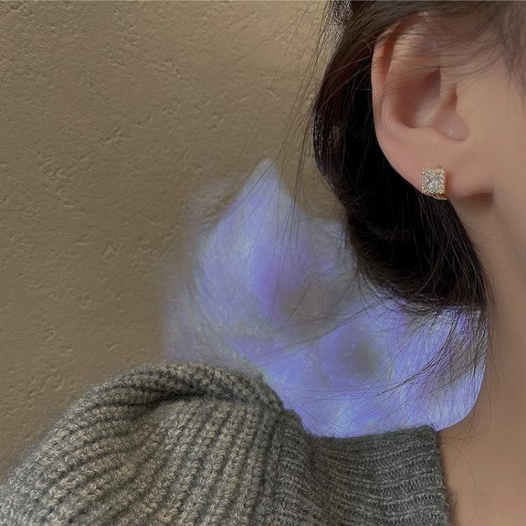 Bông tai đính đá vuông hợp kim mạ điện không gỉ cao cấp - Mely VV29