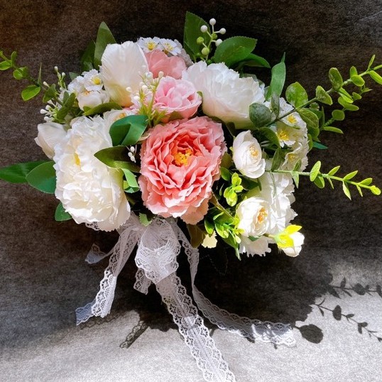 Bó hoa cầm tay cô dâu tông hồng trắng-hoa lụa cao cấp