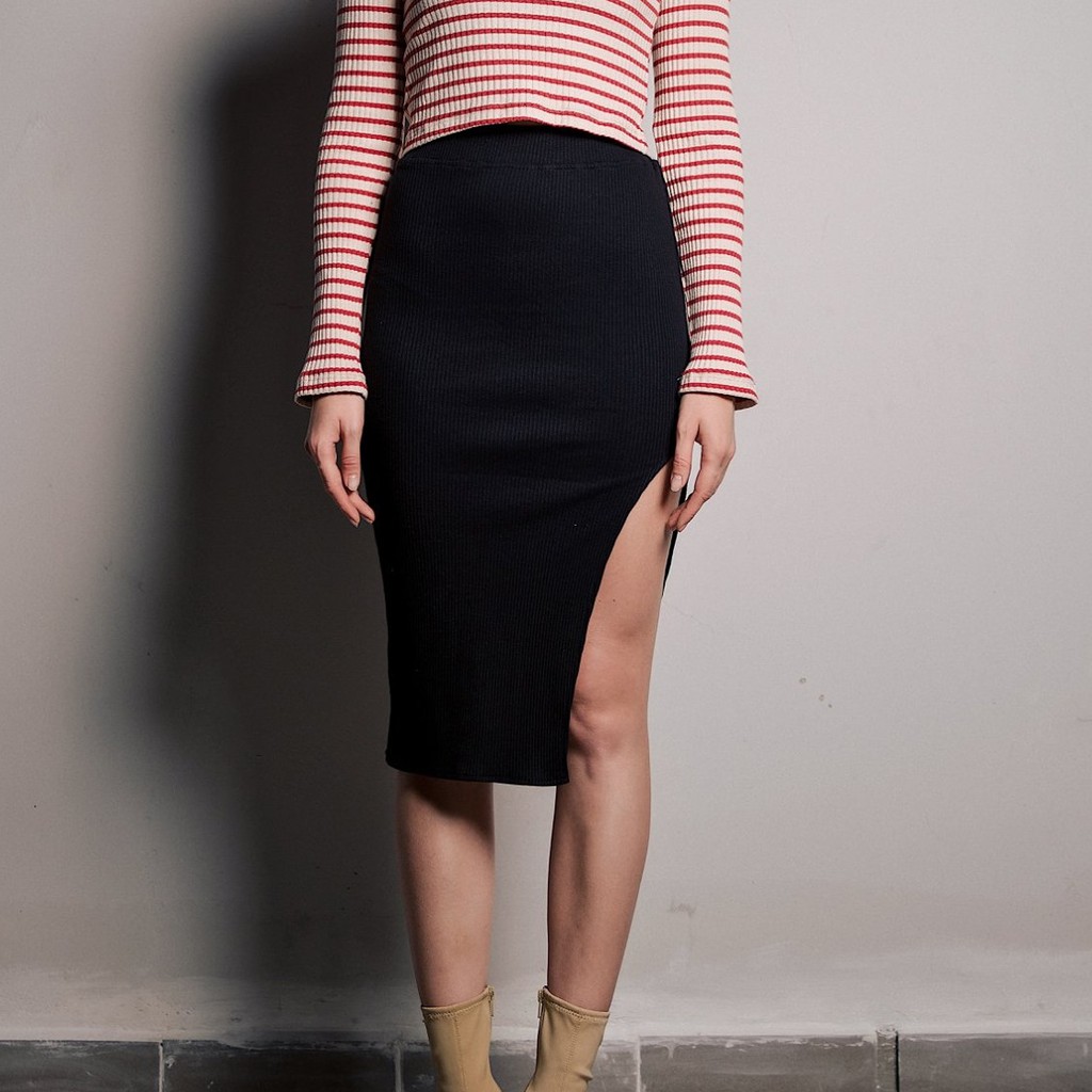 Là min - Váy xẻ Slit Ribbed Midi Skirt