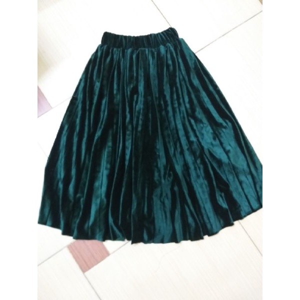 Chân váy nhung xếp ly màu xanh size S thanh lý