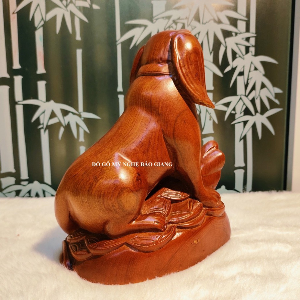Tượng con chó gỗ hương cao 24 ngang 19 sâu 14 cm