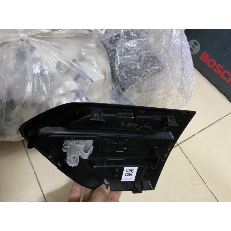 Ốp mang cá  Ford Ranger XLS / bên phụ