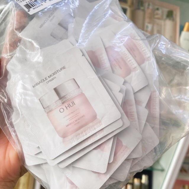 Gói Kem Dưỡng Ẩm Dành Cho Da Khô Ohui Hồng Miracle Moisture Cream 1ml