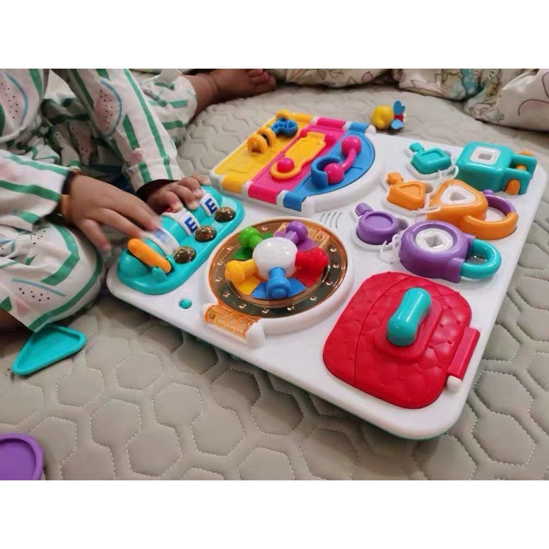 Bảng bận rộn - busy board theo phương pháp Montessori