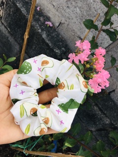 Cột tóc Scrunchies mẫu quả bơ