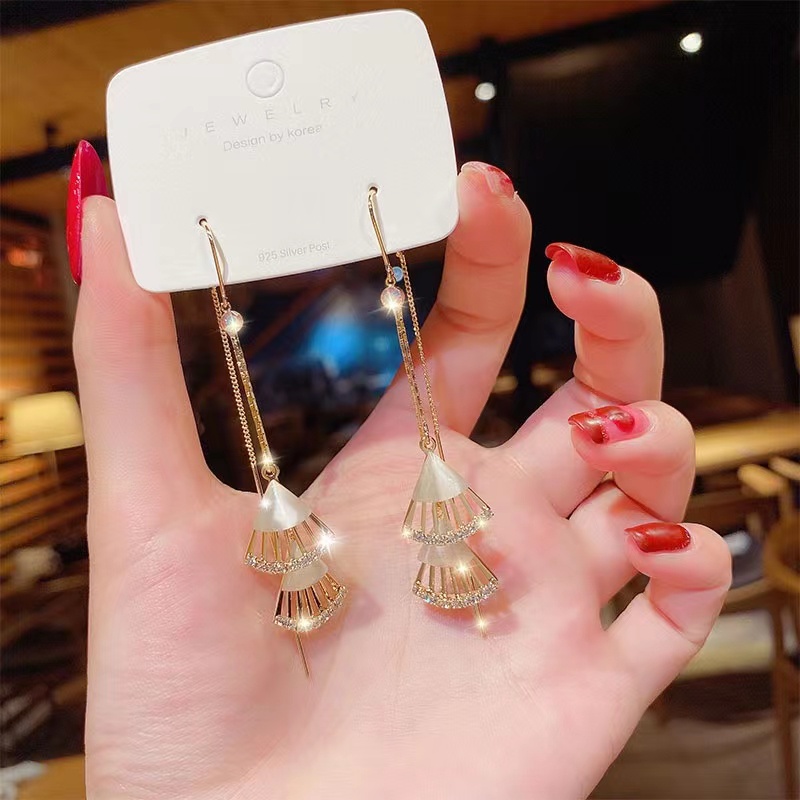 Khuyên Tai Dáng Dài Đính Đá Phối Tua Rua Thời Trang Hàn Quốc Mới Cho Nữ