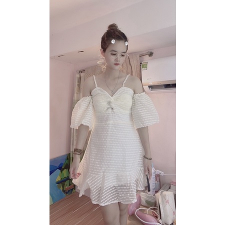 Đầm nude hai dây rớt tay phồng xoắn ngực khoét