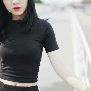 Áo croptop gân tay ngắn