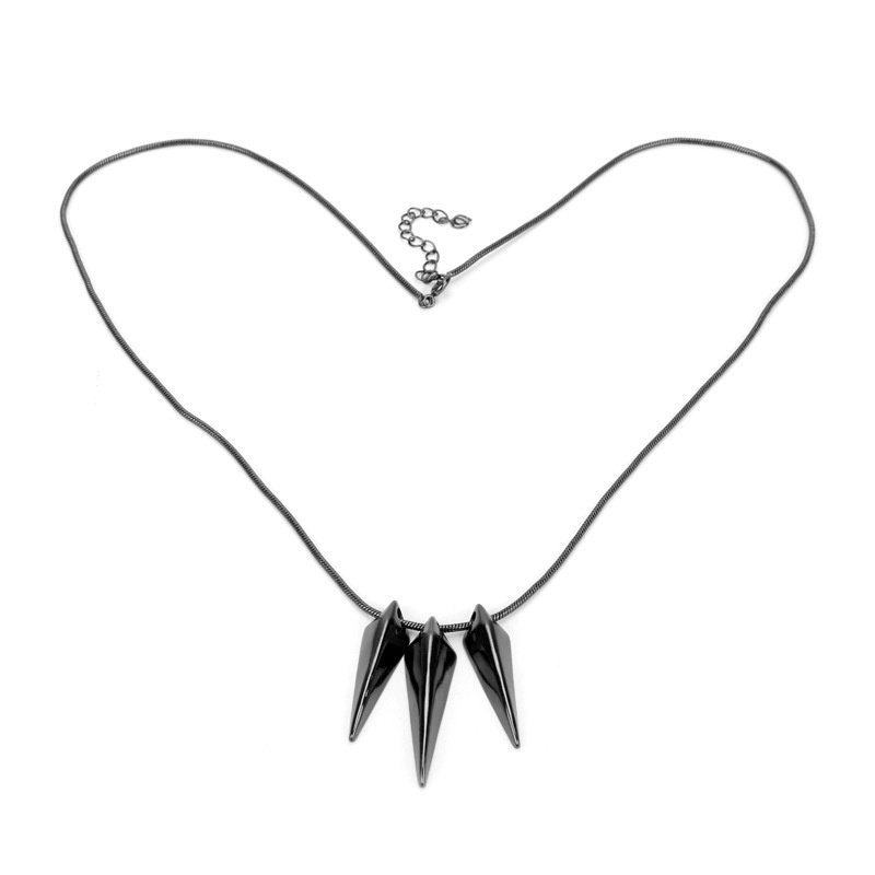 Vòng cổ mạ vàng đen phối mặt hoạ tiết nhân vật báo đen trong phim Marvel