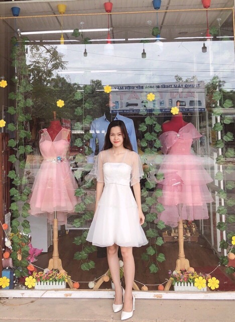 Váy xoè lưới đính ngọc tay loe