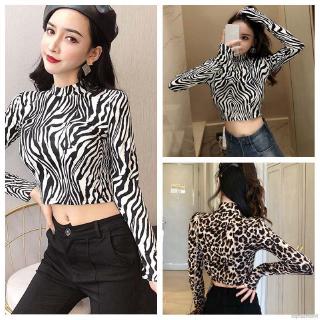 Áo croptop cổ lọ tay dài họa tiết da báo