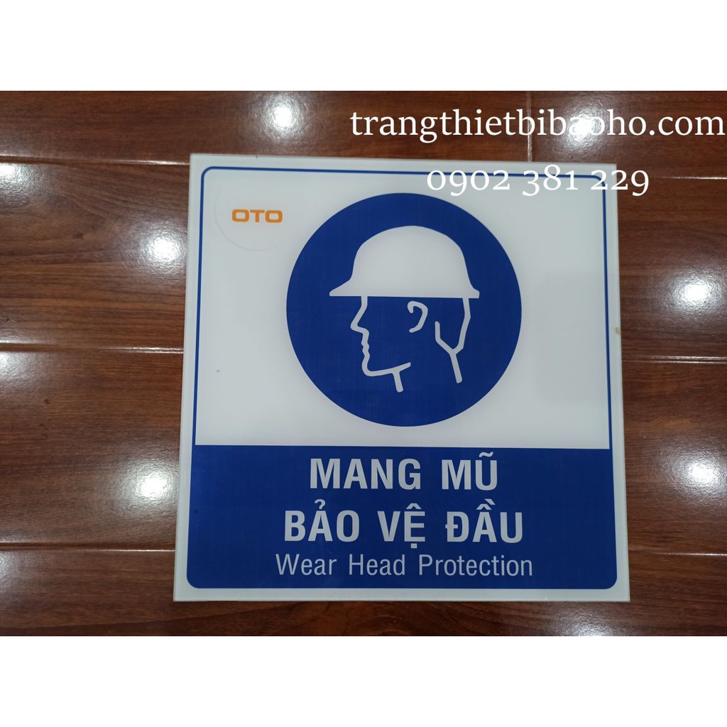 Biển báo an toàn chất liệu mica Mang nón bảo hộ - kích thước 30 x 30cm