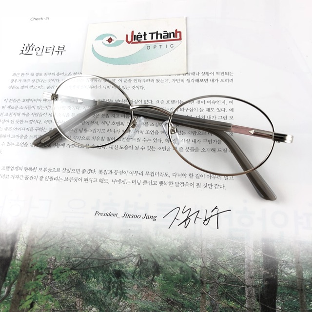 Kính đổi màu 0 độ hoặc kính lão có độ theo yêu cầu