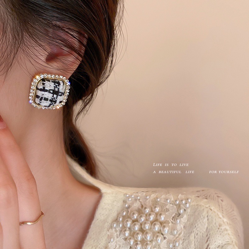 [Bao Đẹp Y Hình] Bông Tai Bạc S925 Hình Vuông Đính Đá Cao Cấp Mainia Shop