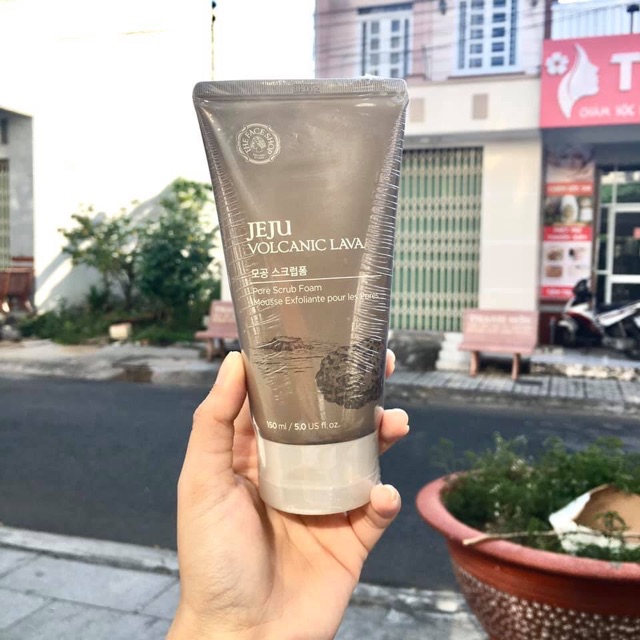 Sữa rửa mặt tẩy da chết jeju volcanic lava pore scrub 150ml