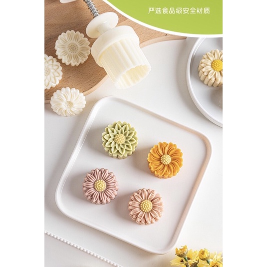 Khuôn nhấn trung thu hình Hoa  cho bánh 50gr