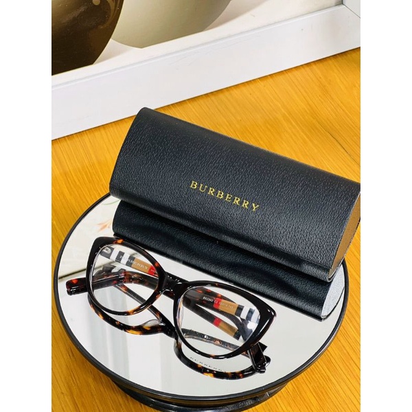 Kính Burberry