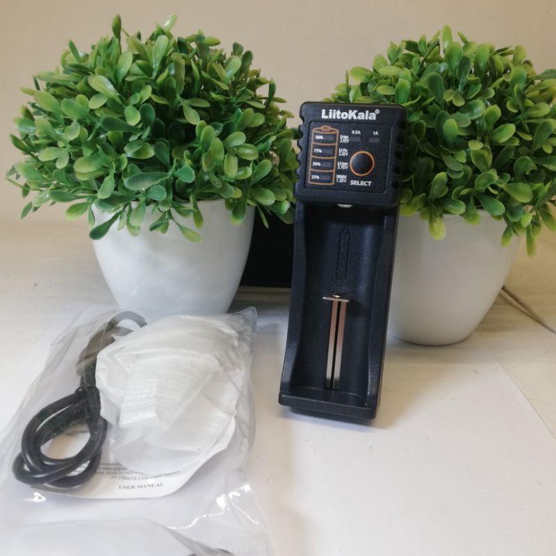 Bộ Sạc Pin kẹo AA AAA chính hãng Đa Năng Liitokala Lii-100B 14500 18650 26650 4.35V / 3.2V / 3.7V / 1.2V cao cấp