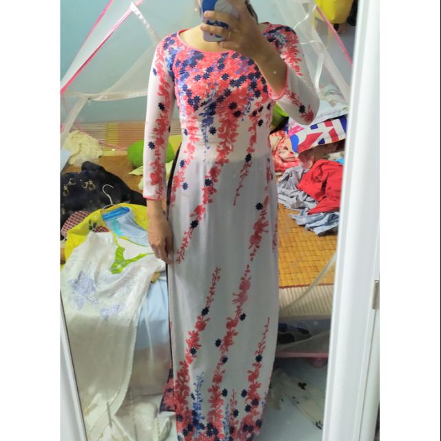 Áo dài hoa dây đỏ