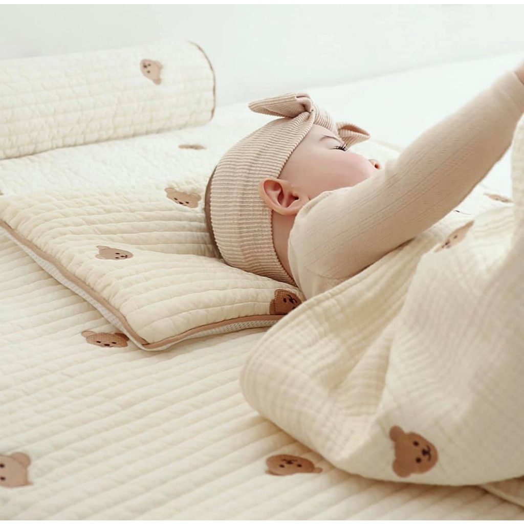 Gối Nằm Bo Viền CHEZBEBE 40x25cm Thiết Kế Thêu Họa Tiết Gấu Và Thỏ Made In Korea