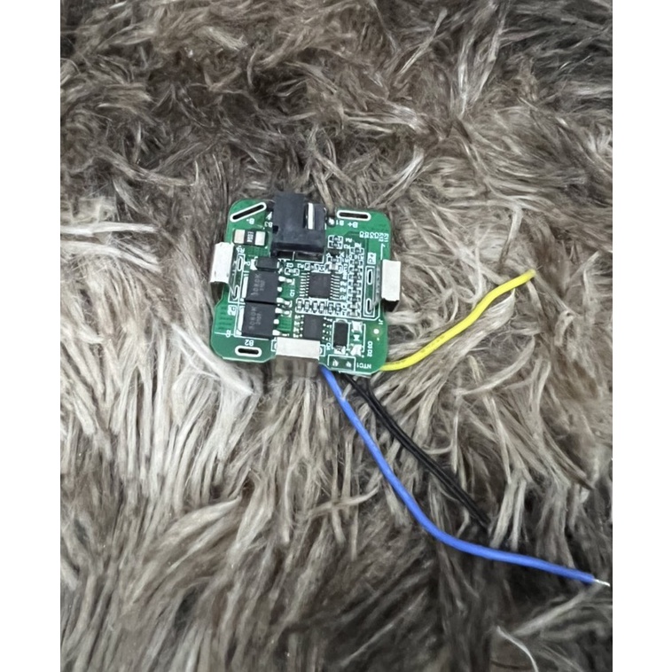 Vỏ mạch pin 4 cell tàu 16.8V Li-ion trụ, giắc sạc DC. BN.