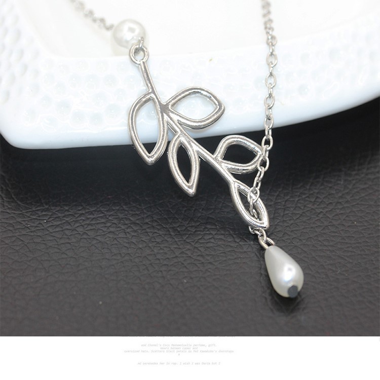 Dây chuyền mặt hình lá đính ngọc trai giả thời trang cho nữ