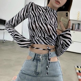 Áo croptop tay dài hở lưng đan eo họa tiết ngựa vằn