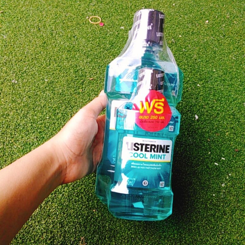 Bộ 2 chai nước súc miệng diệt khuẩn Listerine (chai 705ml+chai 250ml)