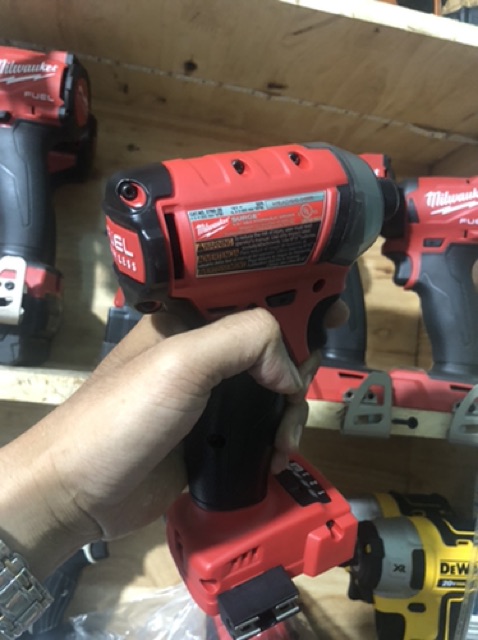 Búa dầu milwaukee 2760-20