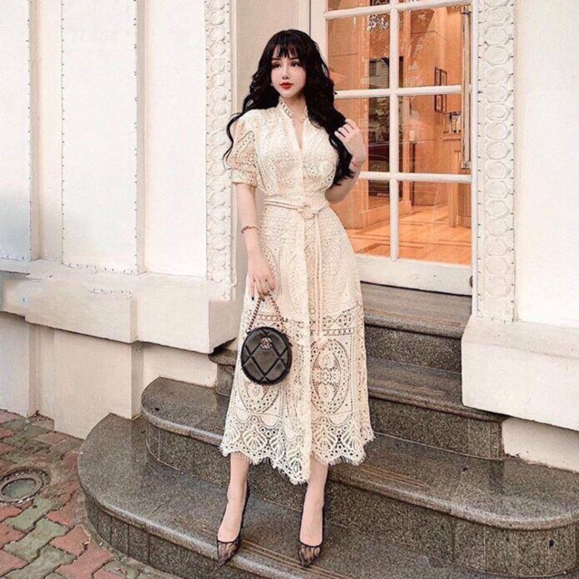 Váy ren cổ V