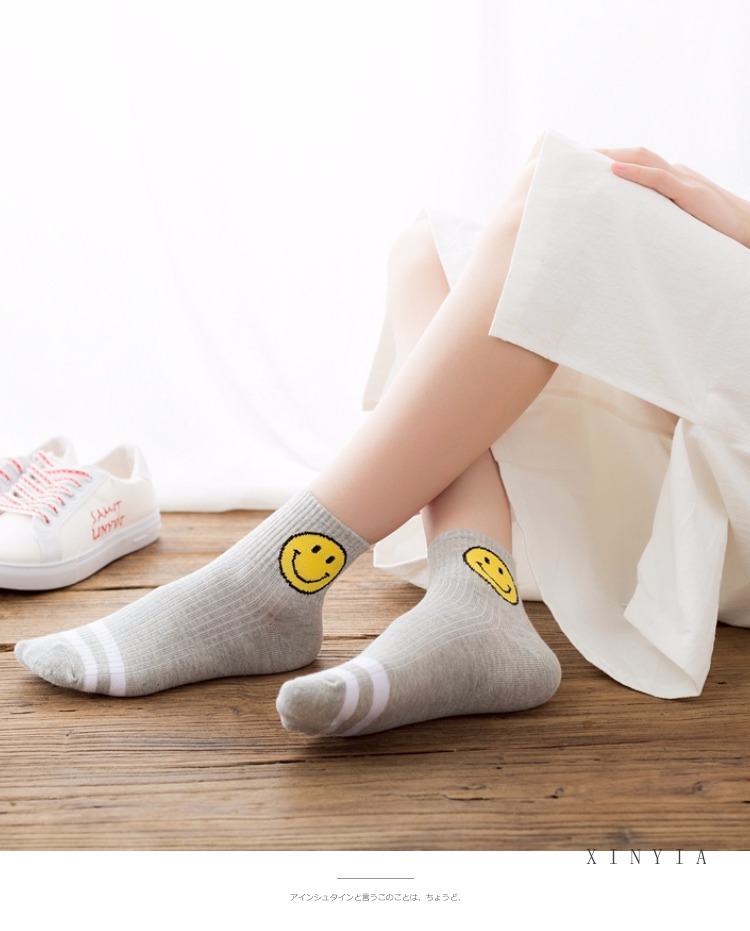 Vớ Thêu Hình Mặt Cười Phong Cách Hàn Quốc