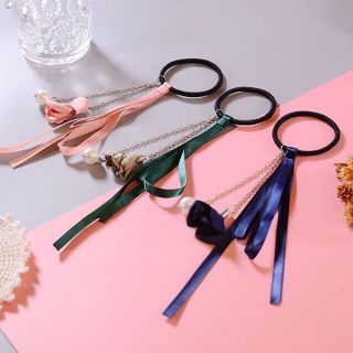 Buộc tóc cột tóc hoa rơi