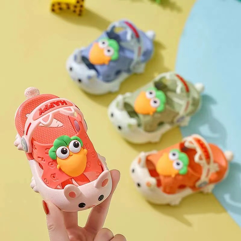 Dép sục chống trượt kèm sticker cho bé