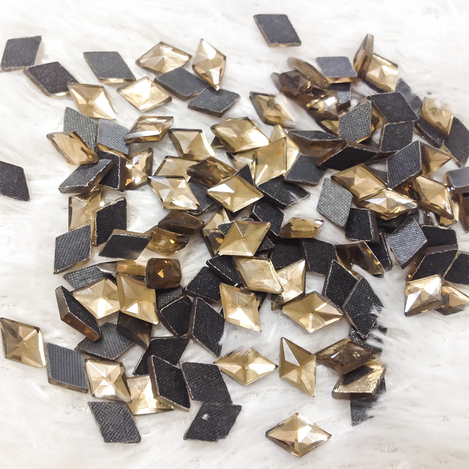 Hạt đá xoàn ủi áo hong kong hình thoi trang trí quần áo cá tính size 1.2cm