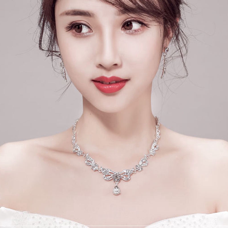 Bộ Dây Chuyền + Bông Tai Hình Bướm Đính Đá Lấp Lánh