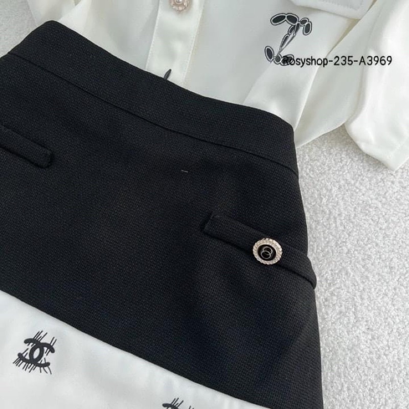 Set áo logo kèm chân váy logo trắng