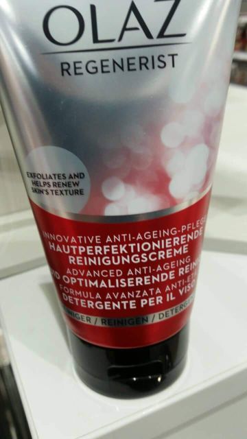 ( Mẫu mới 2019)Sữa rửa mặt Olaz Regenerist chống lão hoá có hạt nhỏ Đức 150ml