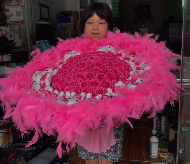 Hoa Gấu Bông kítty hồng sáp khổng lồ lông vũ