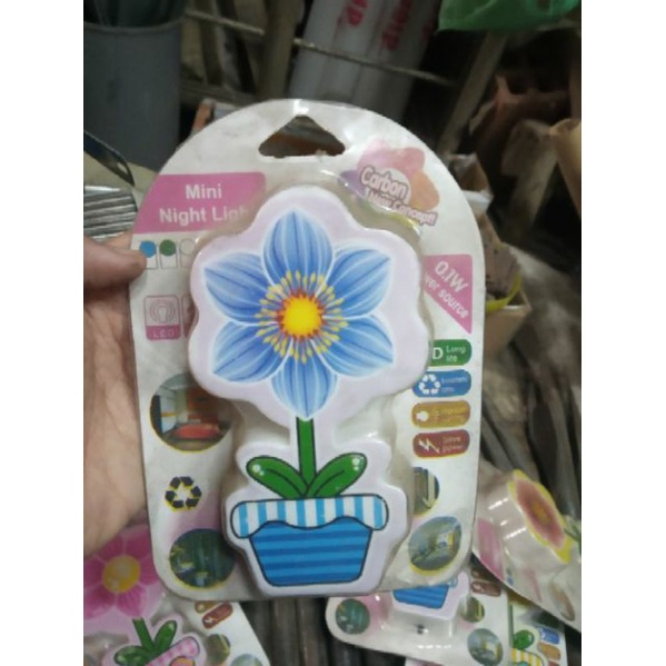 Đèn ngủ hình chậu hoa, ánh sáng dịu nhẹ