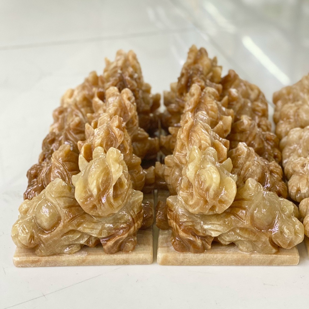 Tỳ Hưu Phong Thủy Đá Trắng Non Nước, Đá Vân Gỗ - Dài 10cm